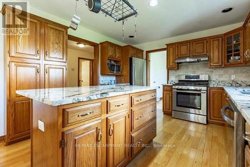 12 Ridge Point Drive, St. Catharines, ON - Indoor Photo Showing Kitchen