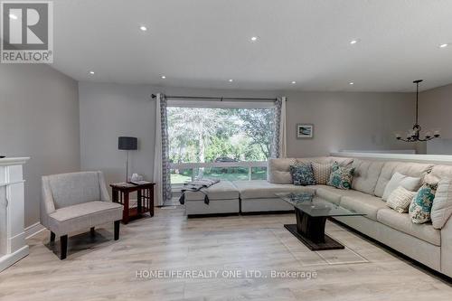 329 Lakeshore Road, Brighton, ON - Indoor Photo Showing Living Room