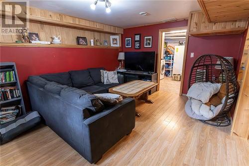 625 Anne Street, Petawawa, ON - Indoor Photo Showing Living Room