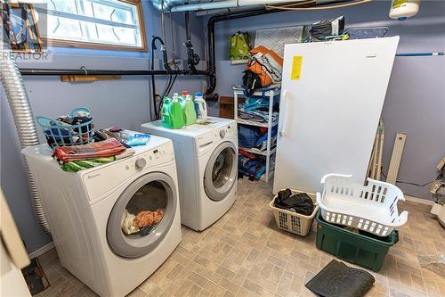 625 Anne Street, Petawawa, ON - Indoor Photo Showing Laundry Room