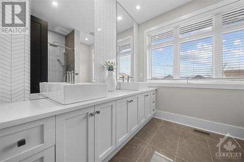 838 Rockson Crescent, Ottawa, ON - Indoor Photo Showing Bathroom