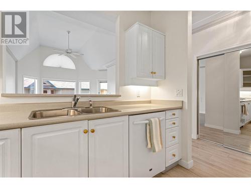 877 Klo Road Unit# 327, Kelowna, BC - Indoor Photo Showing Kitchen With Double Sink