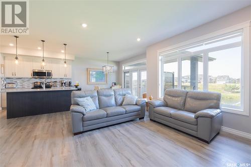 284 Cowan Crescent, Martensville, SK - Indoor Photo Showing Living Room