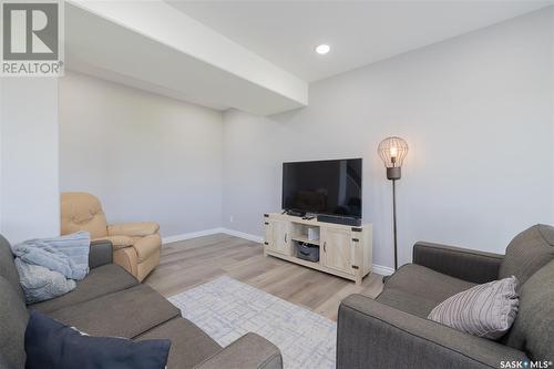 284 Cowan Crescent, Martensville, SK - Indoor Photo Showing Living Room