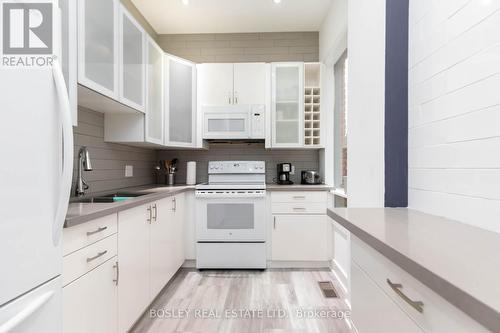 108 Seaton Street, Toronto, ON - Indoor Photo Showing Kitchen