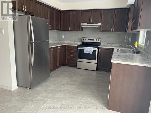 2613 Deputy Minister Path, Oshawa, ON - Indoor Photo Showing Kitchen With Stainless Steel Kitchen