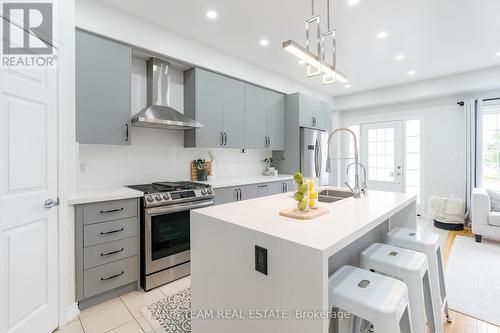 13313 Bathurst Street, Richmond Hill (Oak Ridges), ON - Indoor Photo Showing Kitchen With Upgraded Kitchen