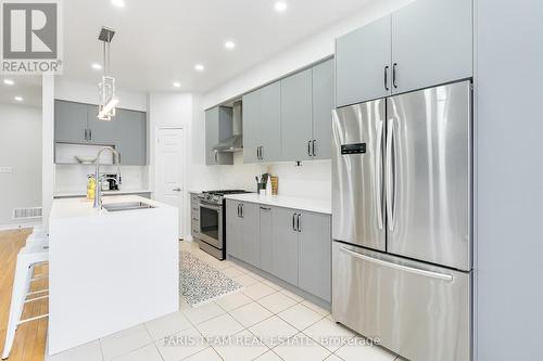 13313 Bathurst Street, Richmond Hill (Oak Ridges), ON - Indoor Photo Showing Kitchen With Upgraded Kitchen