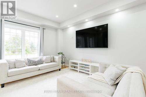 13313 Bathurst Street, Richmond Hill (Oak Ridges), ON - Indoor Photo Showing Living Room