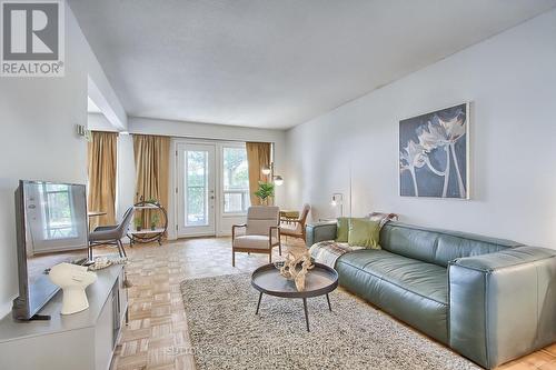 45 - 11 Plaisance Road, Richmond Hill, ON - Indoor Photo Showing Living Room