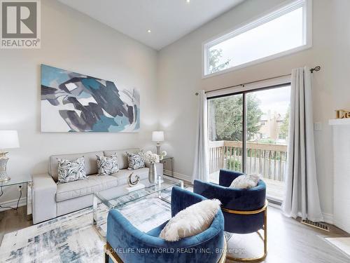 95 Cottonwood Court, Markham (Bayview Fairway-Bayview Country Club Estates), ON - Indoor Photo Showing Living Room