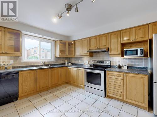 95 Cottonwood Court, Markham (Bayview Fairway-Bayview Country Club Estates), ON - Indoor Photo Showing Kitchen With Double Sink