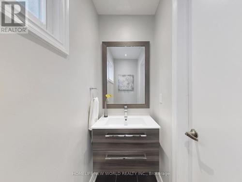 95 Cottonwood Court, Markham (Bayview Fairway-Bayview Country Club Estates), ON - Indoor Photo Showing Bathroom