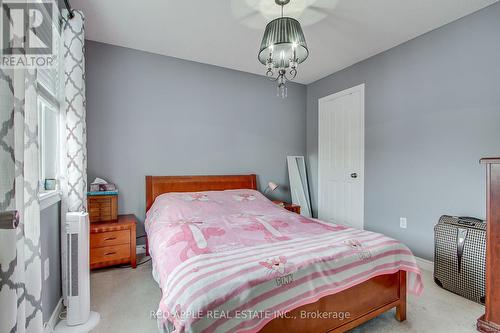 64 Metcalfe Drive, Bradford West Gwillimbury, ON - Indoor Photo Showing Bedroom