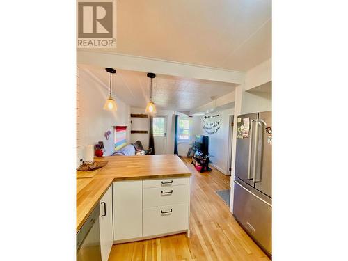 949 Milligan  Avenue, Trail, BC - Indoor Photo Showing Kitchen