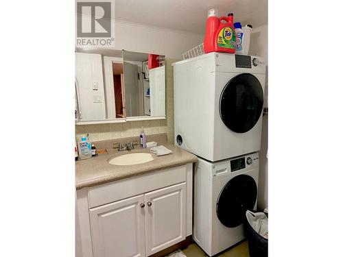 949 Milligan  Avenue, Trail, BC - Indoor Photo Showing Laundry Room