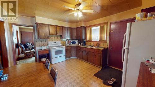 949 Milligan  Avenue, Trail, BC - Indoor Photo Showing Kitchen With Double Sink