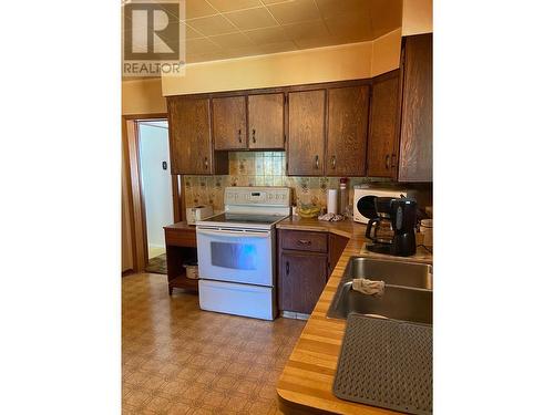 949 Milligan  Avenue, Trail, BC - Indoor Photo Showing Kitchen