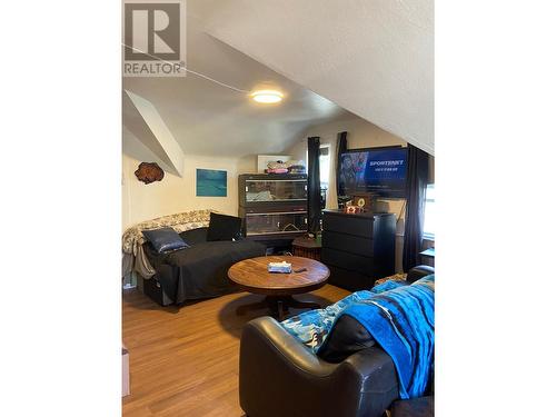 949 Milligan  Avenue, Trail, BC - Indoor Photo Showing Living Room