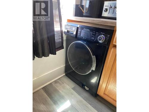 949 Milligan  Avenue, Trail, BC - Indoor Photo Showing Laundry Room