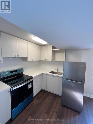 Bsmt - 5494 Tenth Line, Mississauga, ON - Indoor Photo Showing Kitchen