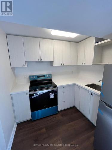 Bsmt - 5494 Tenth Line, Mississauga, ON - Indoor Photo Showing Kitchen