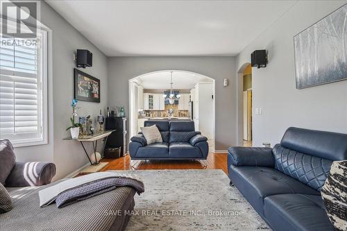 15 Balmy Way, Brampton (Vales Of Castlemore), ON - Indoor Photo Showing Living Room