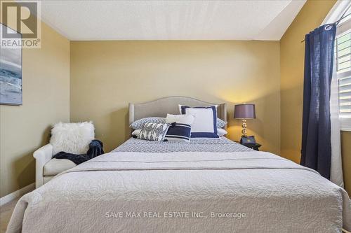 15 Balmy Way, Brampton (Vales Of Castlemore), ON - Indoor Photo Showing Bedroom