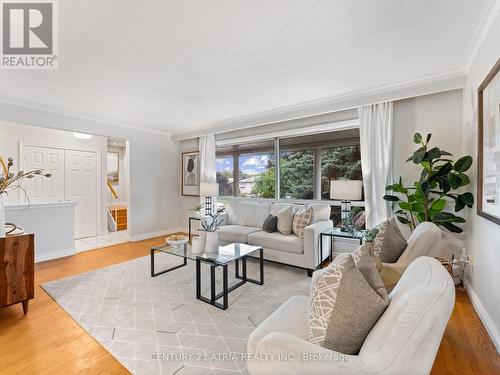 46 Storer Drive, Toronto (Humbermede), ON - Indoor Photo Showing Living Room