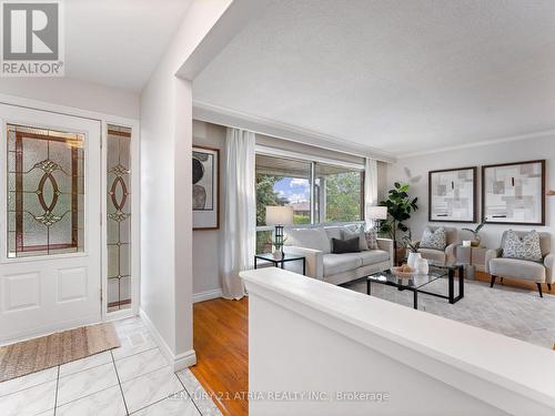 46 Storer Drive, Toronto (Humbermede), ON - Indoor Photo Showing Living Room