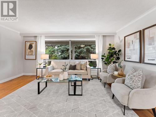 46 Storer Drive, Toronto (Humbermede), ON - Indoor Photo Showing Living Room