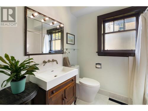 1894 Abbott Street, Kelowna, BC - Indoor Photo Showing Bathroom