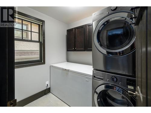 1894 Abbott Street, Kelowna, BC - Indoor Photo Showing Laundry Room