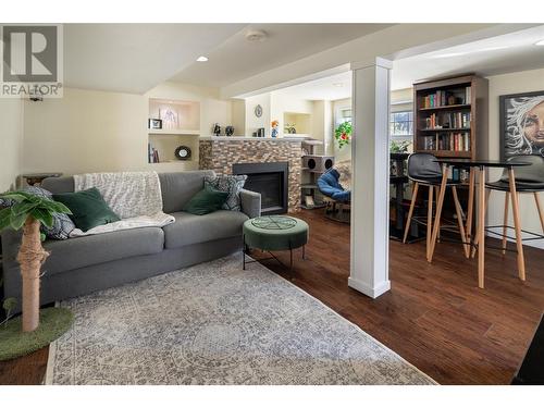 1894 Abbott Street, Kelowna, BC - Indoor Photo Showing Living Room