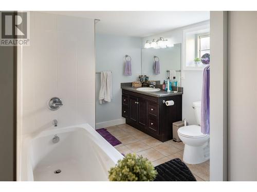 1894 Abbott Street, Kelowna, BC - Indoor Photo Showing Bathroom