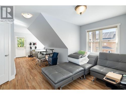 1894 Abbott Street, Kelowna, BC - Indoor Photo Showing Living Room