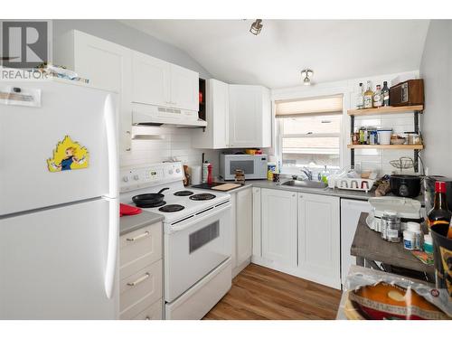 1894 Abbott Street, Kelowna, BC - Indoor Photo Showing Kitchen