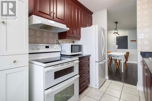 1602 - 21 Knightsbridge Road, Brampton (Queen Street Corridor), ON - Indoor Photo Showing Kitchen