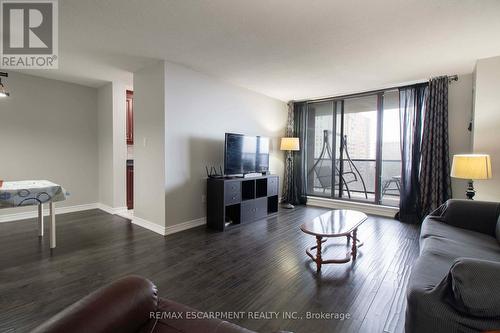 1602 - 21 Knightsbridge Road, Brampton (Queen Street Corridor), ON - Indoor Photo Showing Living Room