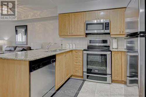 909 - 1070 Sheppard Avenue W, Toronto (York University Heights), ON - Indoor Photo Showing Kitchen With Double Sink