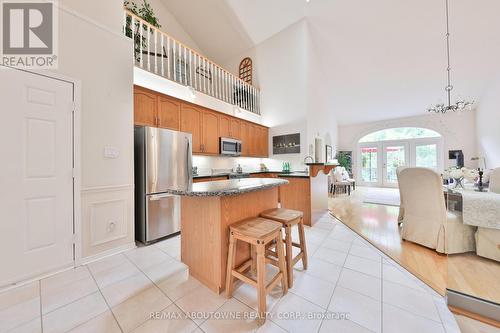 11 - 1010 Cristina Court N, Mississauga, ON - Indoor Photo Showing Kitchen