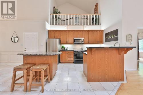 11 - 1010 Cristina Court N, Mississauga, ON - Indoor Photo Showing Kitchen