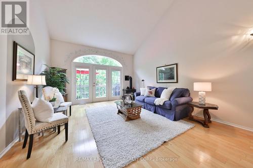 11 - 1010 Cristina Court N, Mississauga, ON - Indoor Photo Showing Living Room