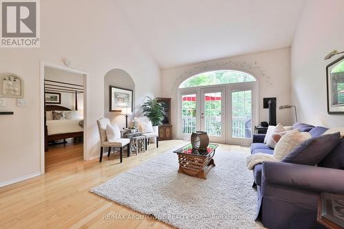 11 - 1010 Cristina Court N, Mississauga, ON - Indoor Photo Showing Living Room