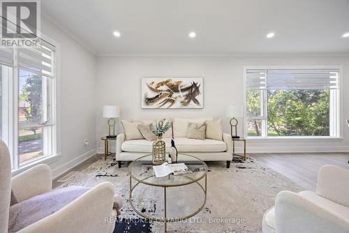 1470 Liveoak Drive, Mississauga, ON - Indoor Photo Showing Living Room