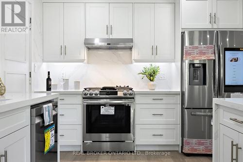 1470 Liveoak Drive, Mississauga (Lakeview), ON - Indoor Photo Showing Kitchen With Upgraded Kitchen