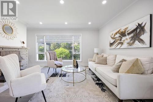 1470 Liveoak Drive, Mississauga, ON - Indoor Photo Showing Living Room