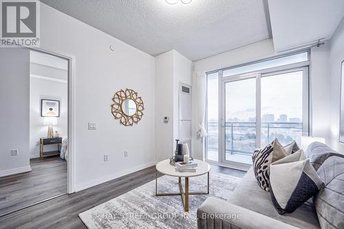 1158 - 60 Ann O'Reilly Road, Toronto (Henry Farm), ON - Indoor Photo Showing Living Room