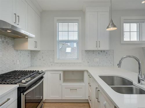 6-1016 Southgate St, Victoria, BC - Indoor Photo Showing Kitchen With Double Sink With Upgraded Kitchen