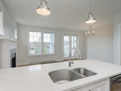 6-1016 Southgate St, Victoria, BC - Indoor Photo Showing Kitchen With Double Sink